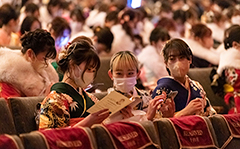 東京ディズニーシー®で「令和３年度浦安市成人式」が開催されました