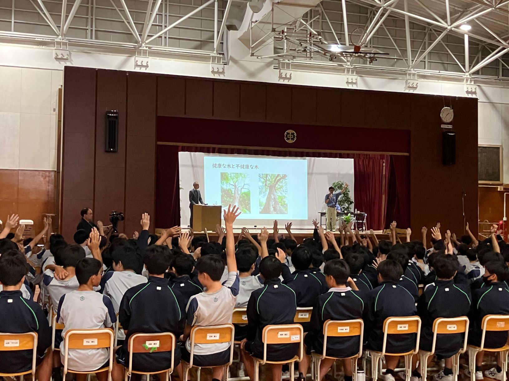 千葉県内の中学校において「職業講演会」を実施しました。